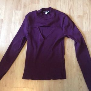 Turtleneck with decorative peep hole